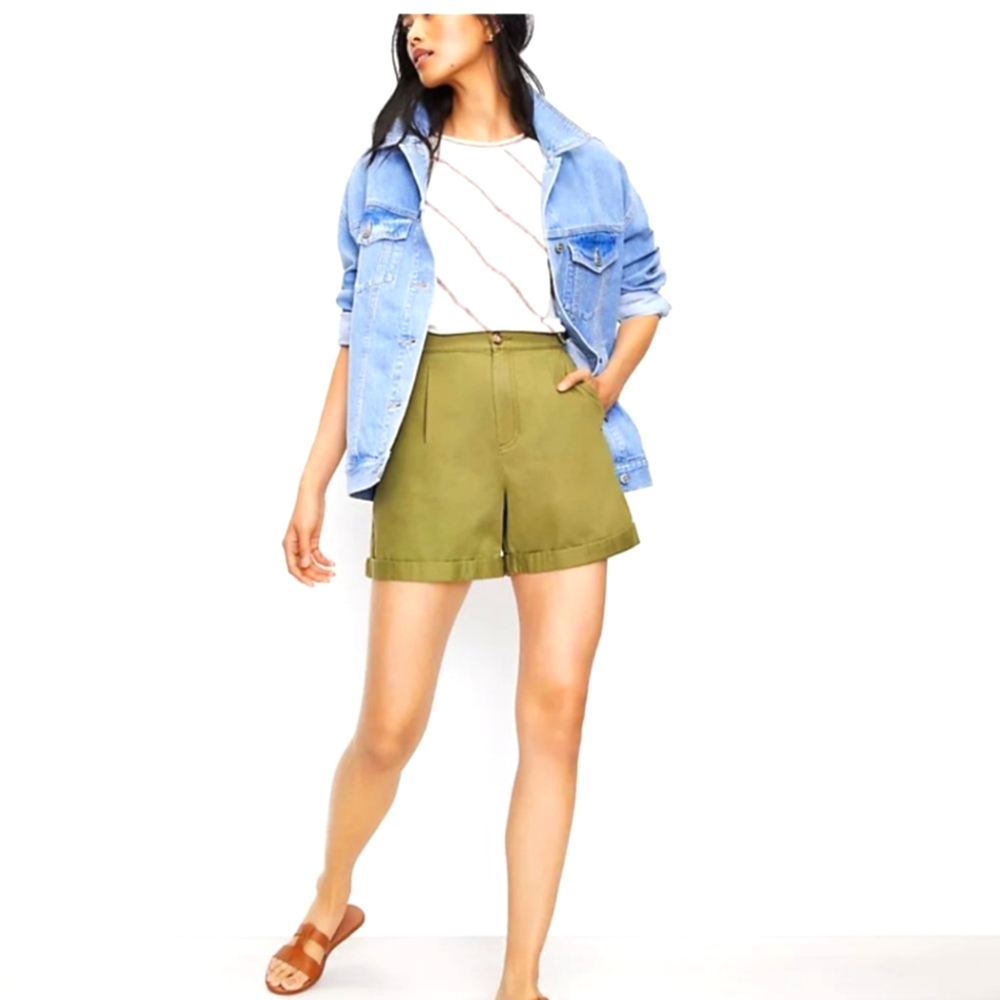 NWT LOFT High Rise cuffed pleated shorts loose fit